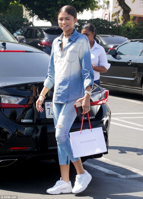 Zendaya-Net-Worth-Salary-Income