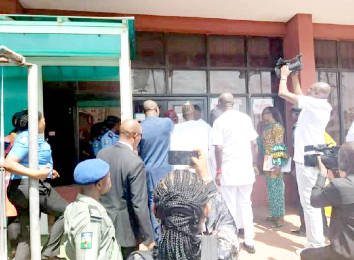 Police Arrest PDP Staff Ahead of NEC Meeting in Abuja